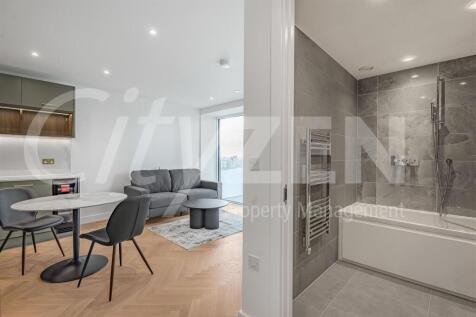 RECEPTION/BATHROOM