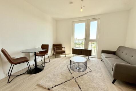 Modern furnished one-bedroom apartment at 3 Griffiths Close, Birmingham. Features an open-plan living space, double bedroom, and contemporary bathroom, with residents' access to an on-site gym and scr