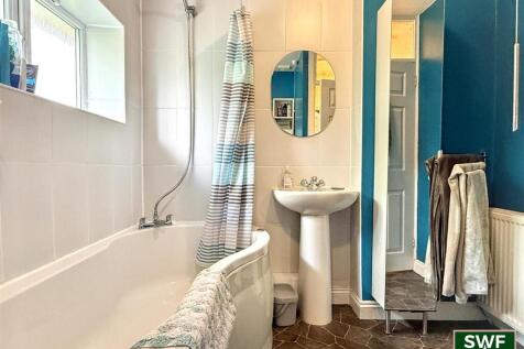 RE-FITTED BATHROOM