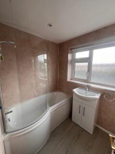 31 Dincahll Rd Bathroom.jpg