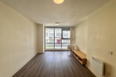 ** Zero Deposit Guarantee Available **
** ONE BEDROOM ** Located next to The Bullring and New Street station ** Available End July**