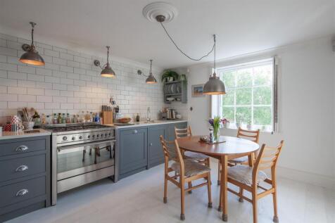5, 21 Pittville Lawn Kitchen .jpg