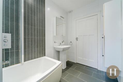 7 bed, 3 bath Detached in Birmingham - Photo 52