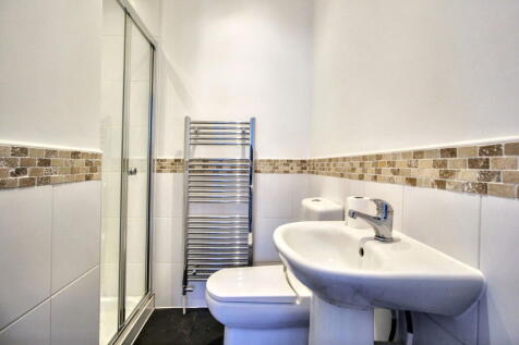 en suite shower rm_1738078074131