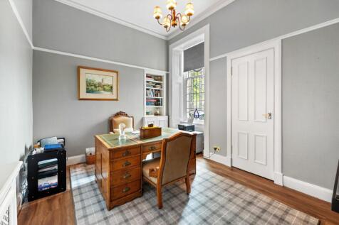 4 bed, 3 bath Detached in Glasgow - Photo 10