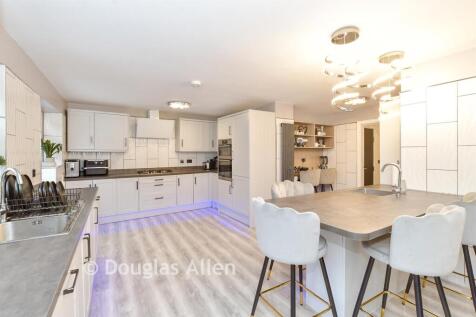 Kitchen/ Breakfast Room