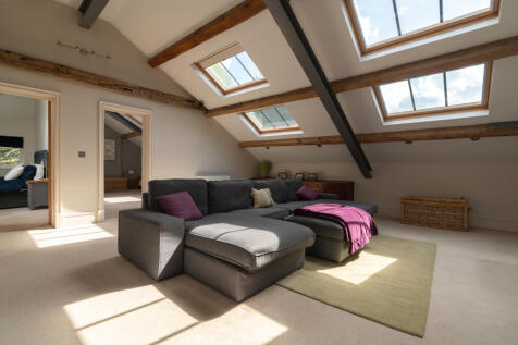 2nd floor Landing/Sitting Room (2)