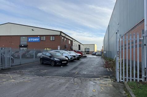 Distribution Warehouse to rent in normanton