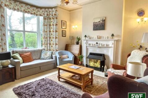 Living room2.jpg