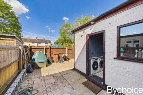 CAM05454G0-PR0222-STILL018