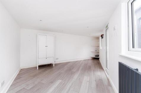 Doulton Close-20.jpg