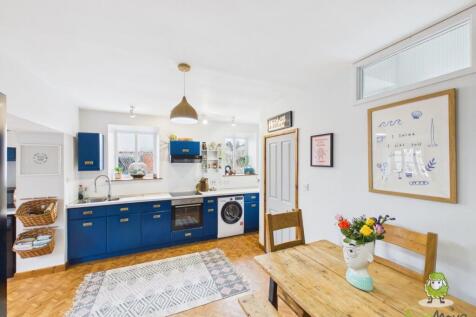 Kitchen - Charlotte Thomasson Ewemove Whitchurch a