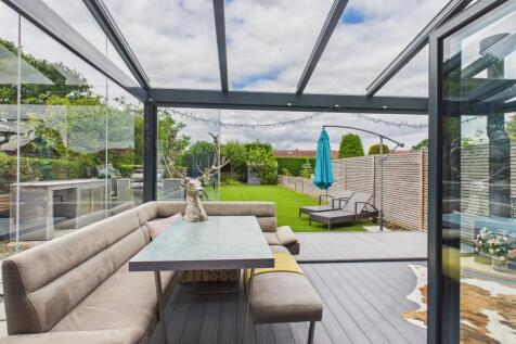 CAM03162G0-PR0284-STILL025