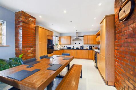 KITCHEN/DINING/LOUNGE