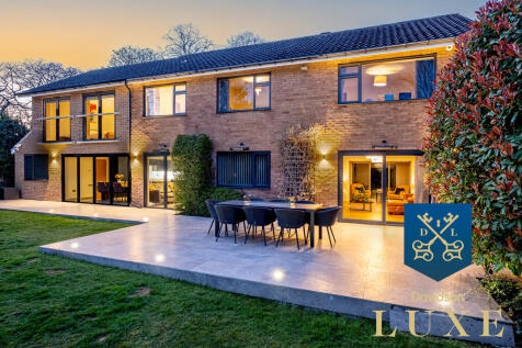 Logo Luxe (47 of ...