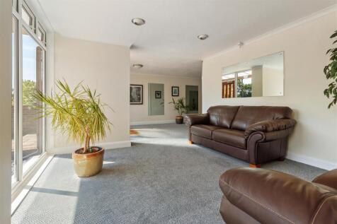 4 Frobisher Close-018.jpg