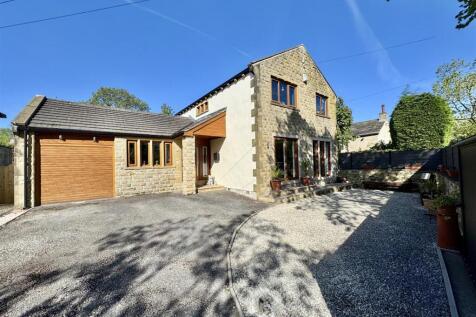 EXTERNAL FRONT GARAGE AND DRIVEWAY
