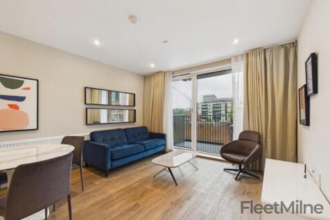 FleetMilne are delighted to present this exceptional two-bedroom, two-bathroom apartment with secure and allocated parking in The Fazeley at the prestigious Snow Hill Wharf development. Situated on th