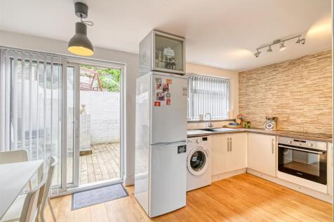 23 Cann Hall Drive-23.jpg