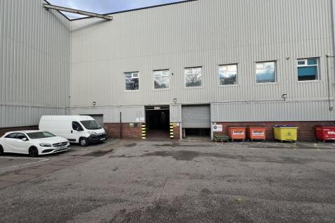 Light Industrial to rent in ovenden