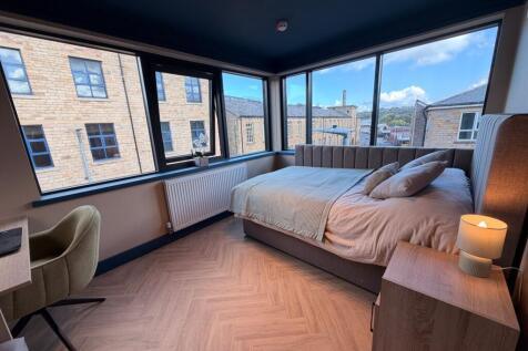 1 Bedroom Flat in HD1 3BA