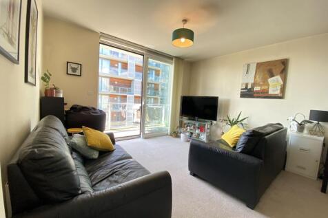 A furnished one bedroom apartment located on the 10th floor of Block 5 at the Spectrum development on Blackfriars Road minutes from Deansgate. The spacious apartment is offered furnished and comprises
