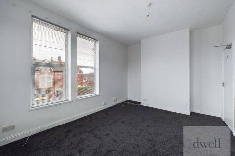 AVAILABLE 28 SEPT - 1 Bedroom Flat - Dwell are pleased to offer this attractive one bedroom, unfurnished, first floor flat within a large converted terraced property located in a convenient position o