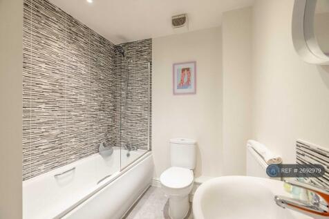 Main 1st Floor Bathroom