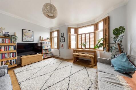 Claude Road, E10