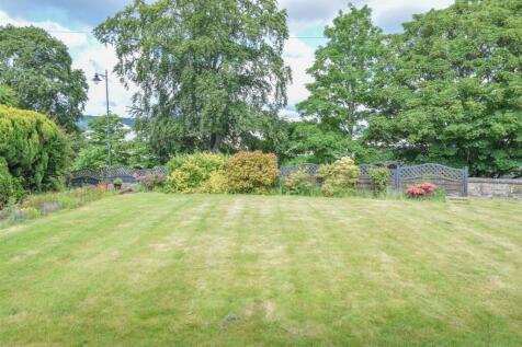 REAR GARDEN -2.jpg