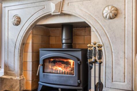 4 bed, 2 bath Detached in Glasgow - Photo 5