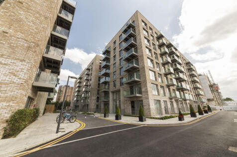 One bedroom one bathroom apartment with open plan reception, wood floors, built-in storage and private balcony. The development has concierge and residents facilities.