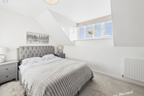 CAM03852G0-PR0483-STILL012