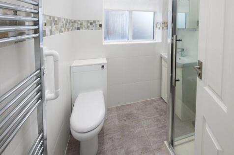 Carlton Bathroom2