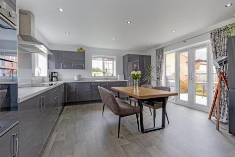 Integrated Kitchen/Breakfast Room