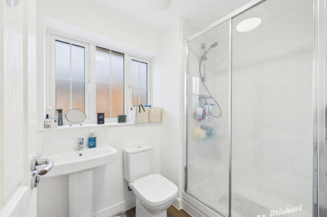 CAM03218G0-PR0644-STILL008