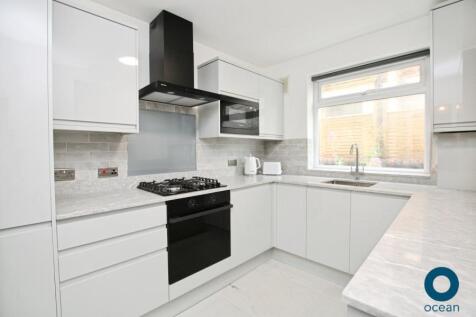 Newly renovated two bedroom, furnished flat!