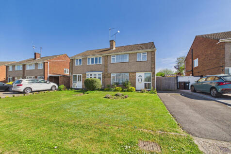 3 bed semi-detached house for sale Duncan Road, W