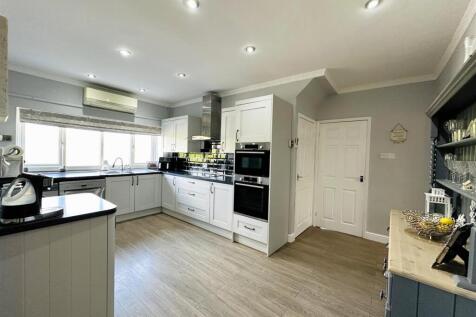 Living Kitchen Diner 2