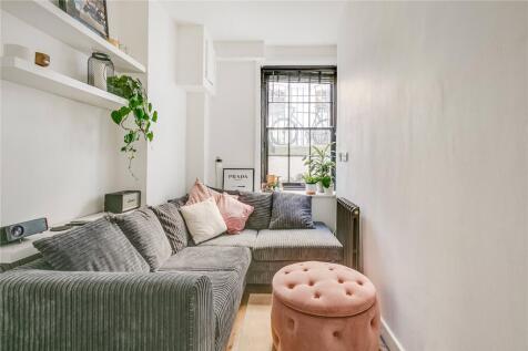 Beautiful 2 bedroom apartment set within this well maintained mansion building. The flat consists of 2 double bedrooms, contemporary bathroom, bright reception room/eat in kitchen.