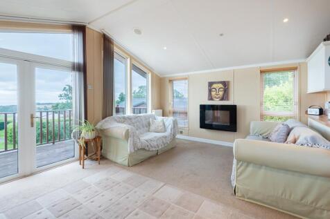 OPEN PLAN LOUNGE AREA