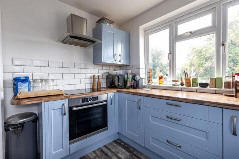 16a Amesbury Close (5).jpg