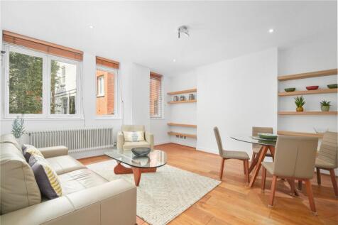 Available early August, a lovely well presented one bedroom apartment on this quiet lane overlooking the chancel through the large stained glass window of Fleet Street's famous St Bride's Church. The