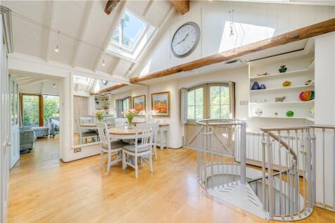 Kitchen/Dining Area