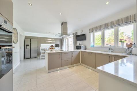 Kitchen & Breakfast Room