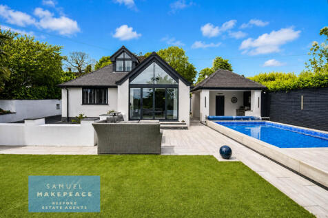 Extended Four Bedroom Detached with Heated Outdoo