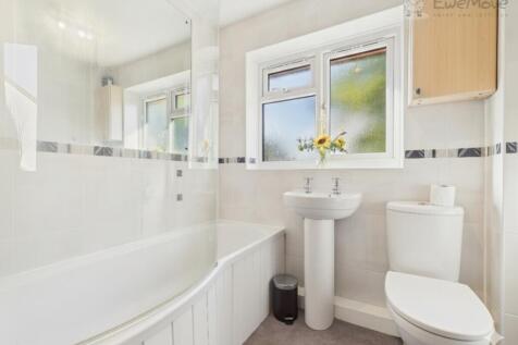 EWEMOVE TIVERTON - BATHROOM