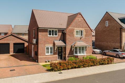 51 Birkdale Drive, Priors Hall-2.jpg