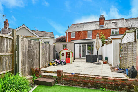 4 The Crescent (1...