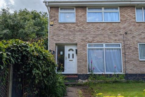 AVAILABLE NOW | A well presented three bedroom semi-detached property set on a pedestrian pathway off Northfield Road, offering convenient access for Harborne, QEHB and Quinton. The accommodation brie